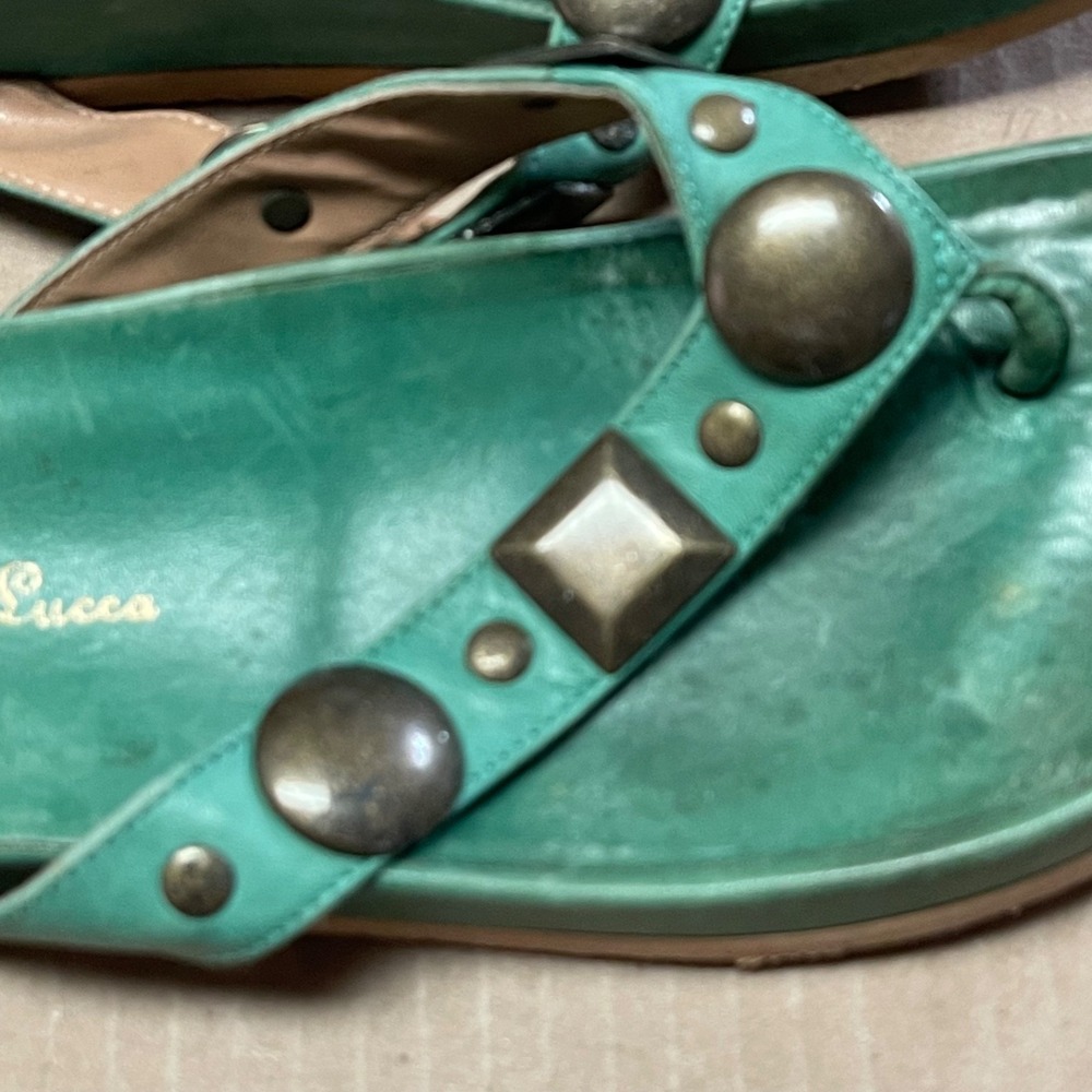 Diego di Lucca Womens Sz 8 Emerald Amora Studded Medallion Leather Thong Sandals - Picture 6 of 10